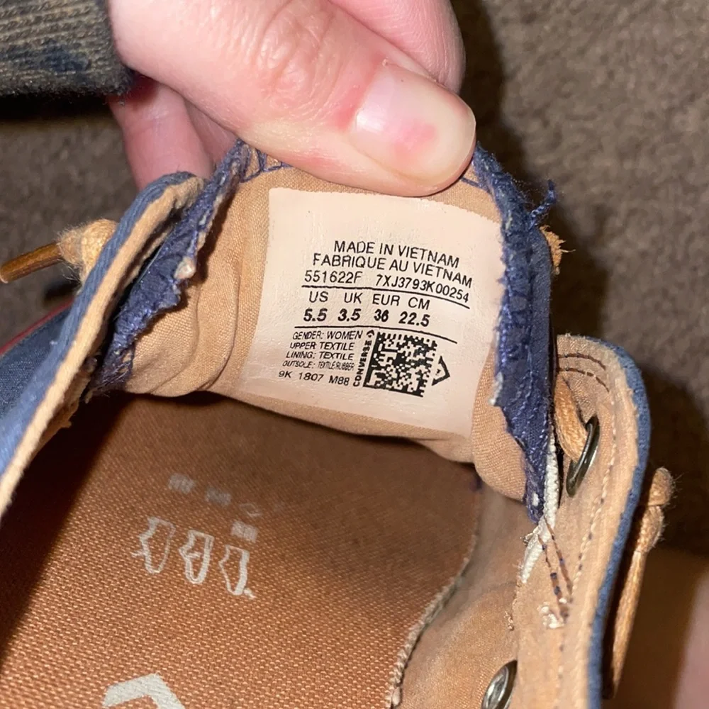 Converse shoes - Picture 4 of 4